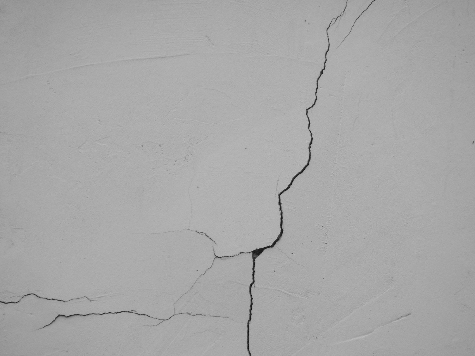 Crack running through a rendered house wall